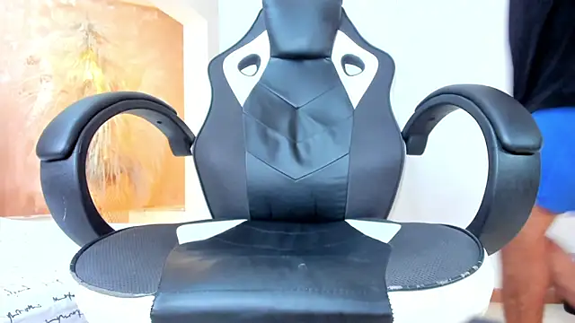 ANGEL NICOLAS online show from 02.12.25