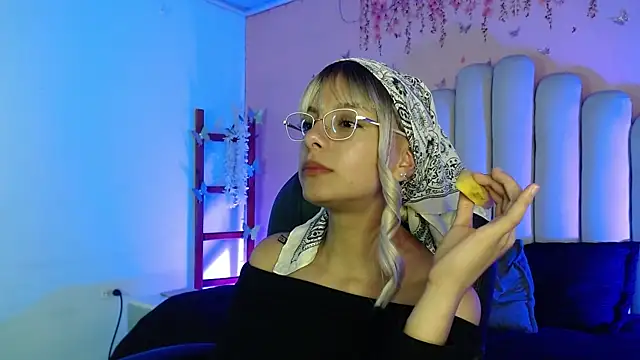 peyton golden1 online show from 10.15.25