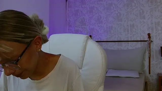 peyton golden1 online show from 11.30.25