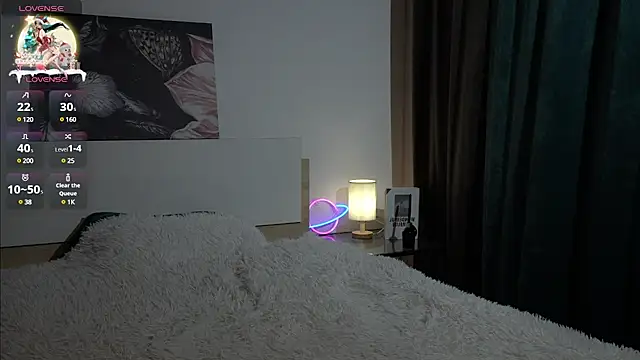 Snapshot of RenetTolken chatting on 12.21.24 RenetTolken online show from 12.21.24