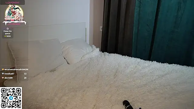 Snapshot of RenetTolken chatting on 02.13.25 RenetTolken online show from 02.13.25