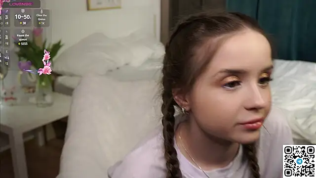 Snapshot of RenetTolken chatting on 03.08.25 RenetTolken online show from 03.08.25