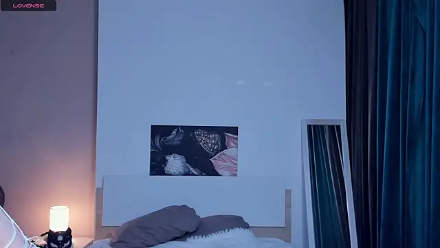 Snapshot of RenetTolken chatting on 09.18.25 RenetTolken online show from 09.18.25