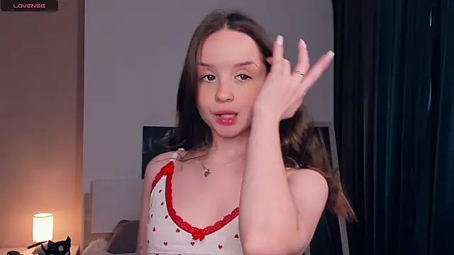 Snapshot of RenetTolken chatting on 09.24.25 RenetTolken online show from 09.24.25