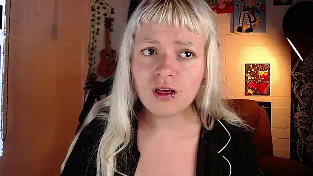 NEXT DOOR GIRL  online show from 03.15.25