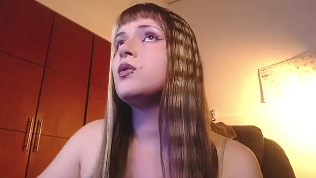 NEXT DOOR GIRL  online show from 10.01.25