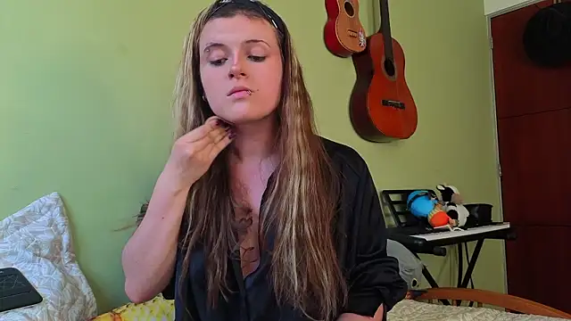 NEXT DOOR GIRL  online show from 03.20.26