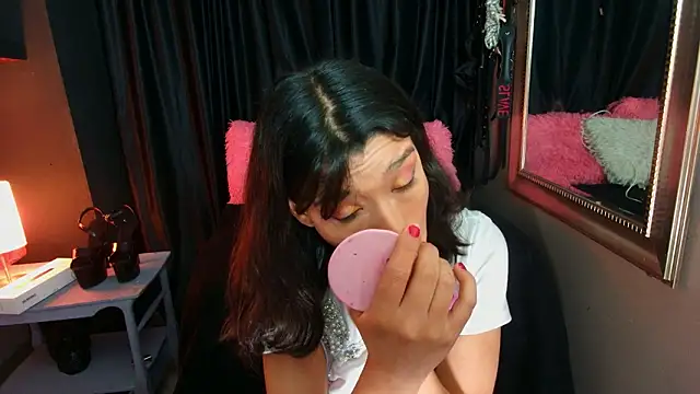 Snapshot of AvaLusty chatting on 02.02.26 AvaLusty online show from 02.02.26