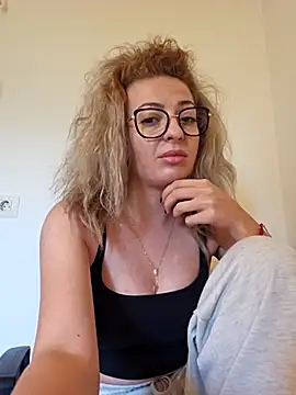 Snapshot of Selenna_emma chatting on 09.15.25 Selenna emma online show from 09.15.25