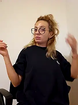 Snapshot of Selenna_emma chatting on 10.09.25 Selenna emma online show from 10.09.25