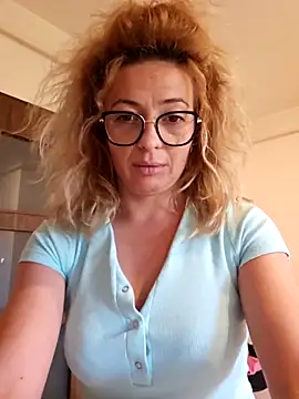 Snapshot of Selenna_emma chatting on 10.20.25 Selenna emma online show from 10.20.25