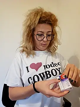 Snapshot of Selenna_emma chatting on 11.05.25 Selenna emma online show from 11.05.25