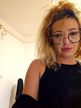 Snapshot of Selenna_emma chatting on 11.11.25 Selenna emma online show from 11.11.25