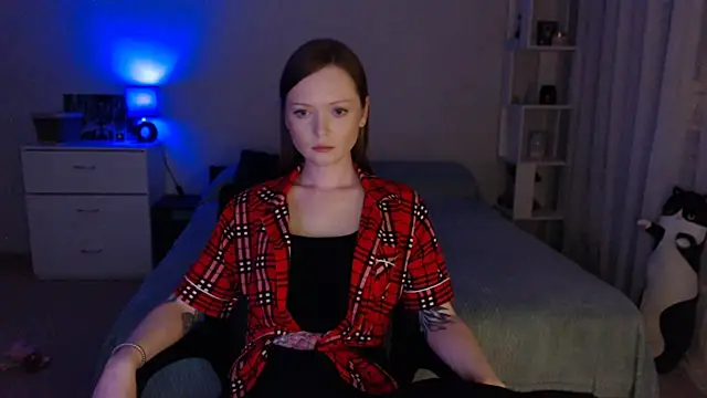 Snapshot of Allaria chatting on 06.19.26 Allaria online show from 06.19.26