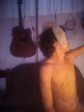 Snapshot of pedrodavid_ chatting on 12.21.25 pedrodavid online show from 12.21.25