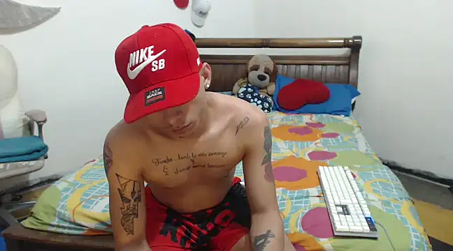 Snapshot of hot_toy_boy_ chatting on 12.29.24 hot toy boy online show from 12.29.24