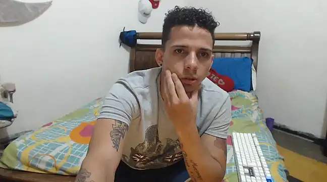 Snapshot of hot_toy_boy_ chatting on 01.20.25 hot toy boy online show from 01.20.25