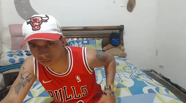 Snapshot of hot_toy_boy_ chatting on 02.11.25 hot toy boy online show from 02.11.25