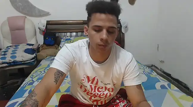 Snapshot of hot_toy_boy_ chatting on 02.21.25 hot toy boy online show from 02.21.25