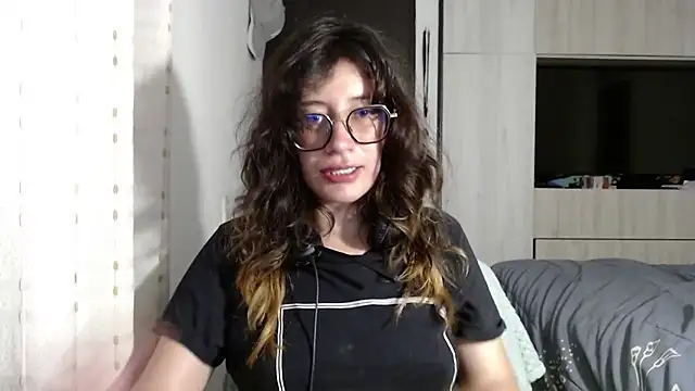 mariana124- online show from 09.18.25