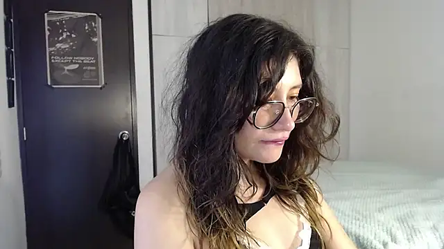 mariana124- online show from 10.27.25