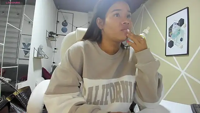 Snapshot of Enma__clark chatting on 02.16.26 Enma clark online show from 02.16.26