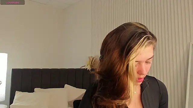 Vanessa Walters online show from 05.25.26