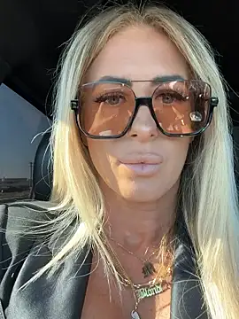 Snapshot of blondiluvsanal chatting on 01.18.26 blondiluvsanal online show from 01.18.26