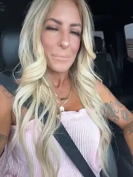 Snapshot of blondiluvsanal chatting on 02.14.26 blondiluvsanal online show from 02.14.26