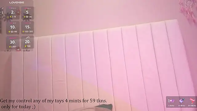 Snapshot of julieta_flower chatting on 02.28.26 julieta flower online show from 02.28.26