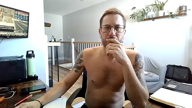 Snapshot of Bigdicktrav902 chatting on 02.10.25 Bigdicktrav902 online show from 02.10.25