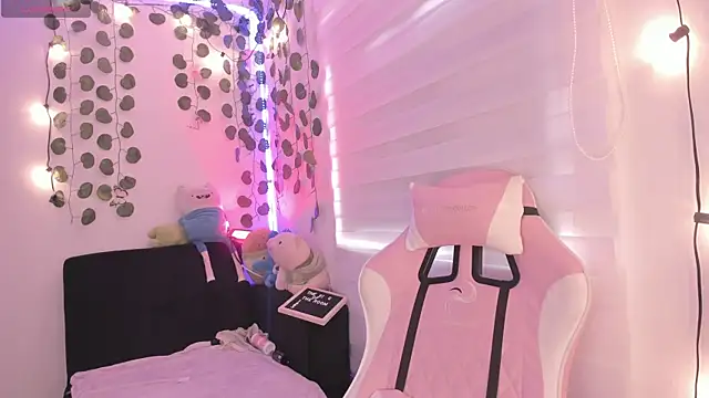 Snapshot of moonliiiight1 chatting on 02.07.25 moonliiiight1 online show from 02.07.25