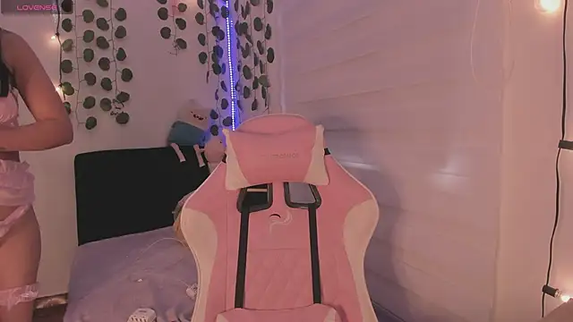 Snapshot of moonliiiight1 chatting on 02.24.25 moonliiiight1 online show from 02.24.25