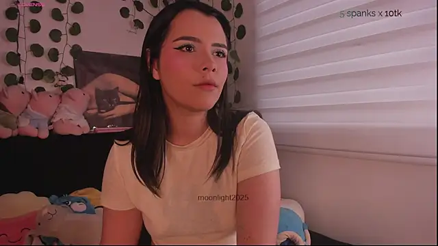 Snapshot of moonliiiight1 chatting on 11.24.25 moonliiiight1 online show from 11.24.25