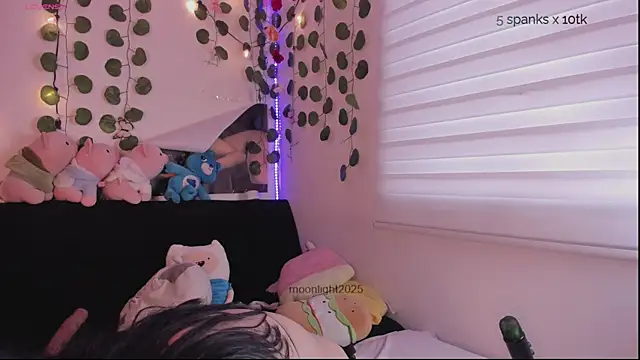 Snapshot of moonliiiight1 chatting on 12.03.25 moonliiiight1 online show from 12.03.25