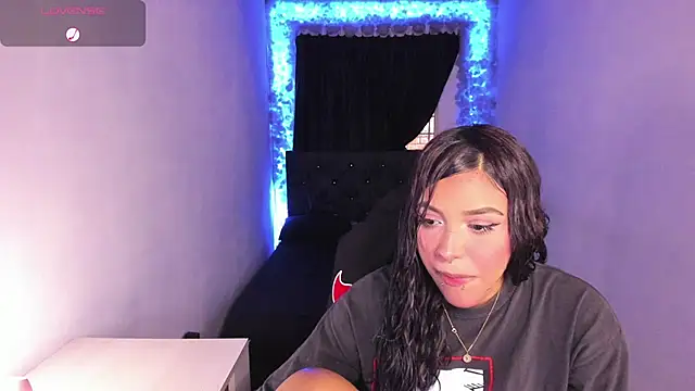 Mariana Hasper  online show from 02.08.25