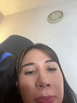 Snapshot of AlessiaVix chatting on 03.19.25 AlessiaVix online show from 03.19.25