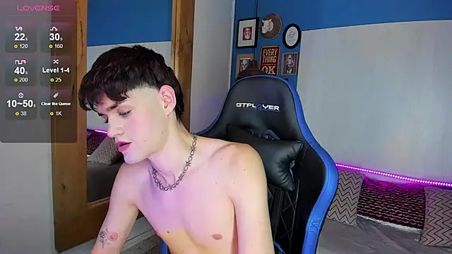 Snapshot of VladHellsing4 chatting on 02.28.25 VladHellsing4 online show from 02.28.25