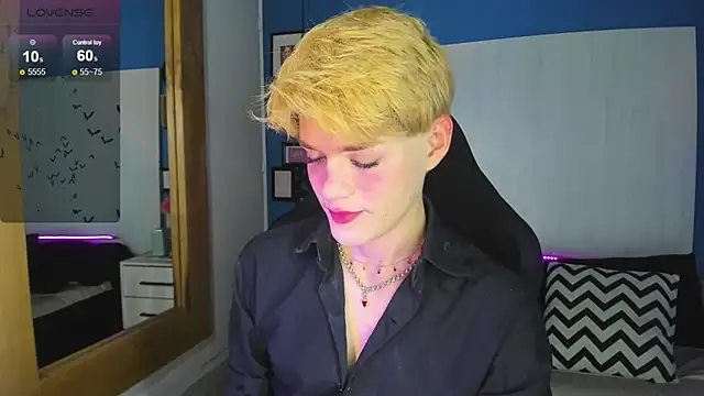 Snapshot of VladHellsing4 chatting on 11.04.25 VladHellsing4 online show from 11.04.25