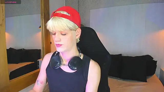 VladHellsing4 online show from 03.10.26