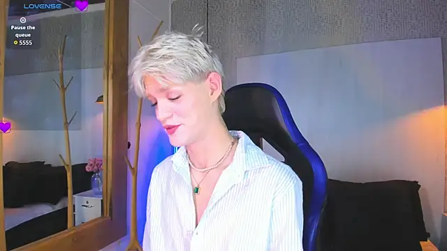 Snapshot of VladHellsing4 chatting on 07.15.26 VladHellsing4 online show from 07.15.26