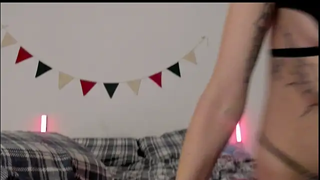 MiaDavis21 online show from 09.12.25