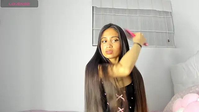 Snapshot of Loren_parissi chatting on 11.12.25 Loren parissi online show from 11.12.25