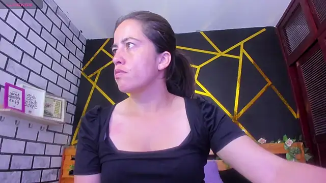 Snapshot of kathina_giraldo chatting on 12.18.24 kathina giraldo online show from 12.18.24