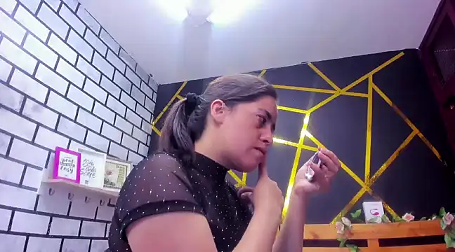 Snapshot of kathina_giraldo chatting on 12.24.24 kathina giraldo online show from 12.24.24