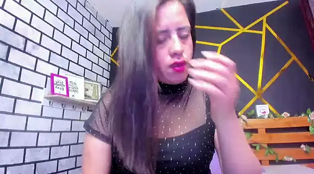 Snapshot of kathina_giraldo chatting on 12.24.24 kathina giraldo online show from 12.24.24