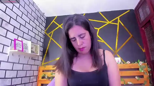 Snapshot of kathina_giraldo chatting on 12.27.24 kathina giraldo online show from 12.27.24