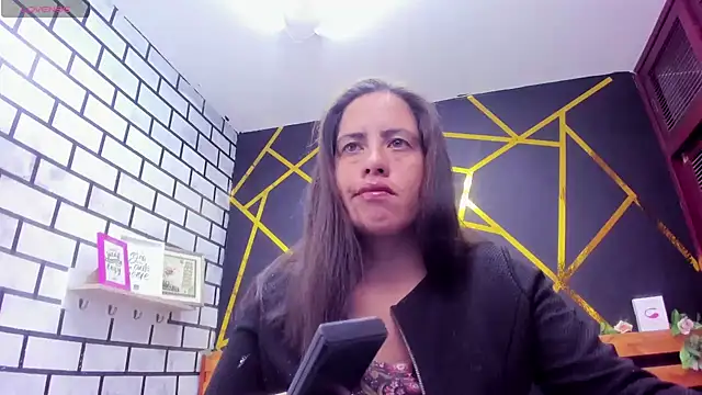 Snapshot of kathina_giraldo chatting on 01.15.25 kathina giraldo online show from 01.15.25