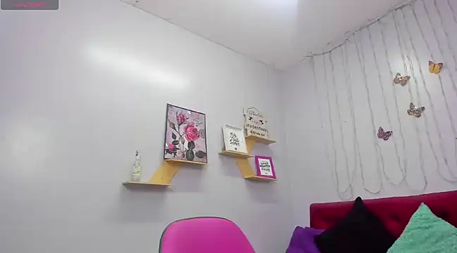 Snapshot of kathina_giraldo chatting on 01.17.25 kathina giraldo online show from 01.17.25