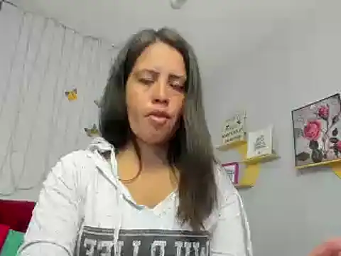 Snapshot of kathina_giraldo chatting on 01.30.25 kathina giraldo online show from 01.30.25